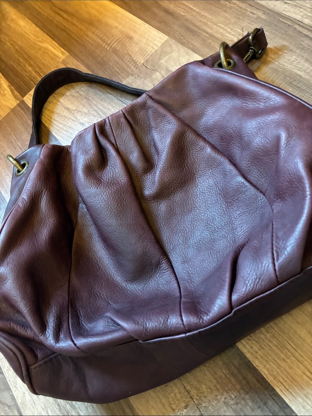 American Leather Co. Women’s Leather Shoulder Bag - Plum Purple - Picture 7 of 16